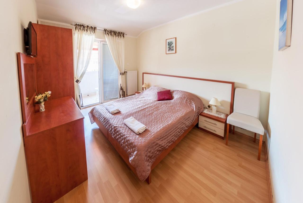 Pag Marina Rooms & Apartment Exterior photo