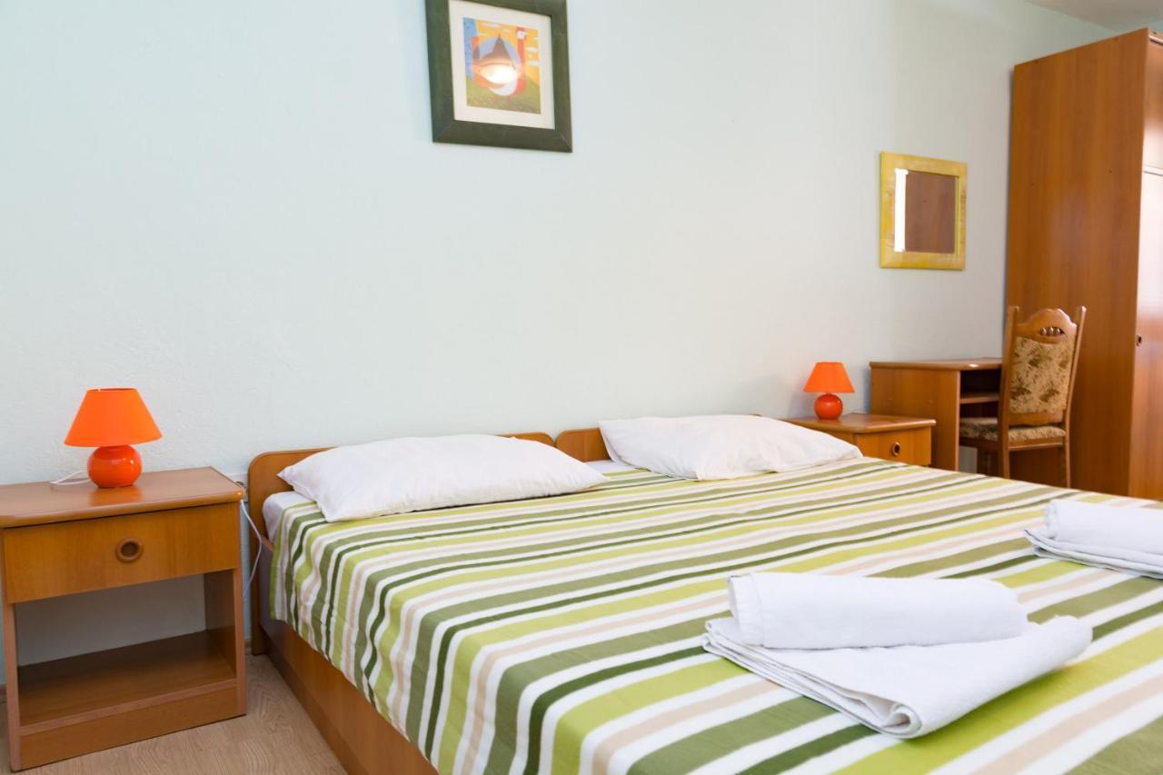 Pag Marina Rooms & Apartment Exterior photo